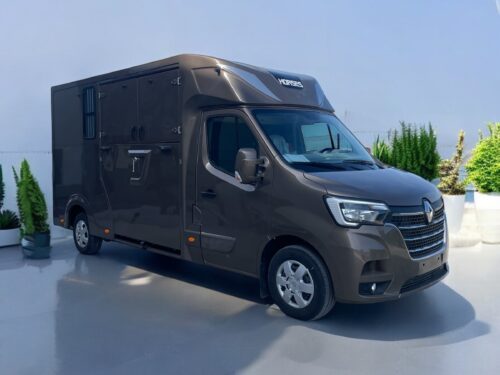 Premium Horsetrucks for 2 Horses – Safe & Comfortable Transport