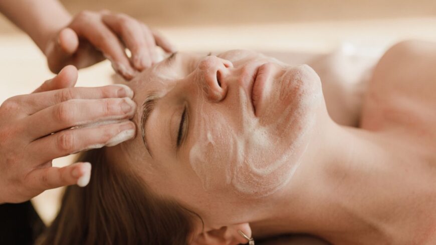 Best Facial & Spa Treatment in Chinatown: Julia Beauty