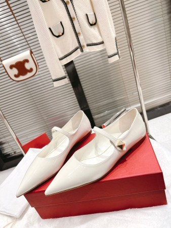 Replica Valentino Rockstud Shoes – Iconic Style, Affordable Luxury