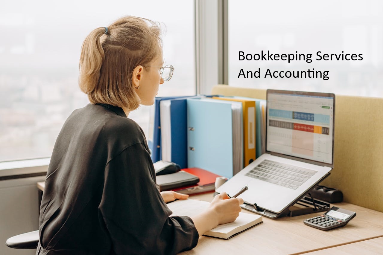 What are the duties of a bookkeeper