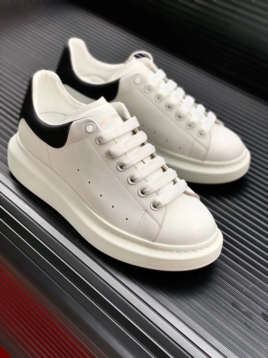 Replica Alexander McQueen Sneakers – Iconic Style, Affordable Luxury