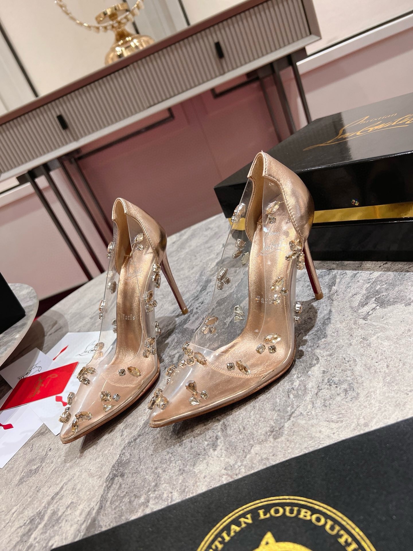 Christian Louboutin Pumps – Timeless Elegance & Luxury