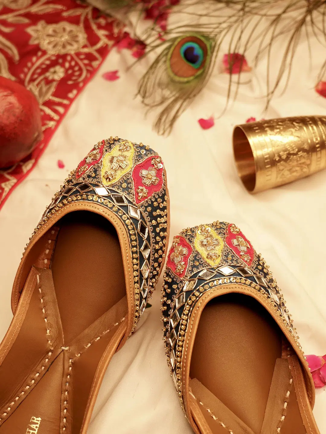Elegant Punjabi Jutti for Ladies – Shop at Gulbhahar