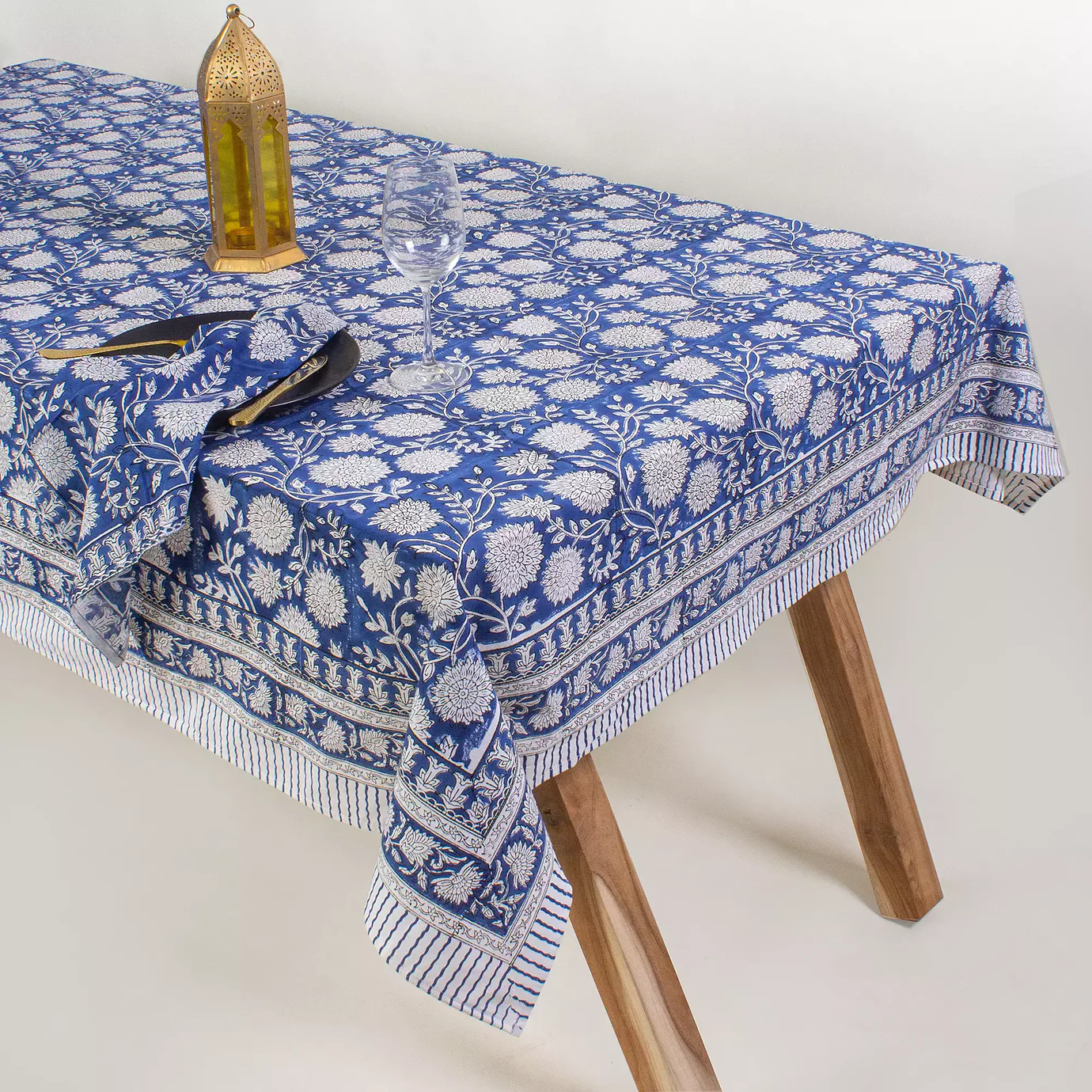 Elevate Your Dining Experience with Elegant Table Covers