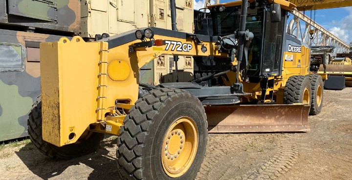 2015 John Deere 772GP