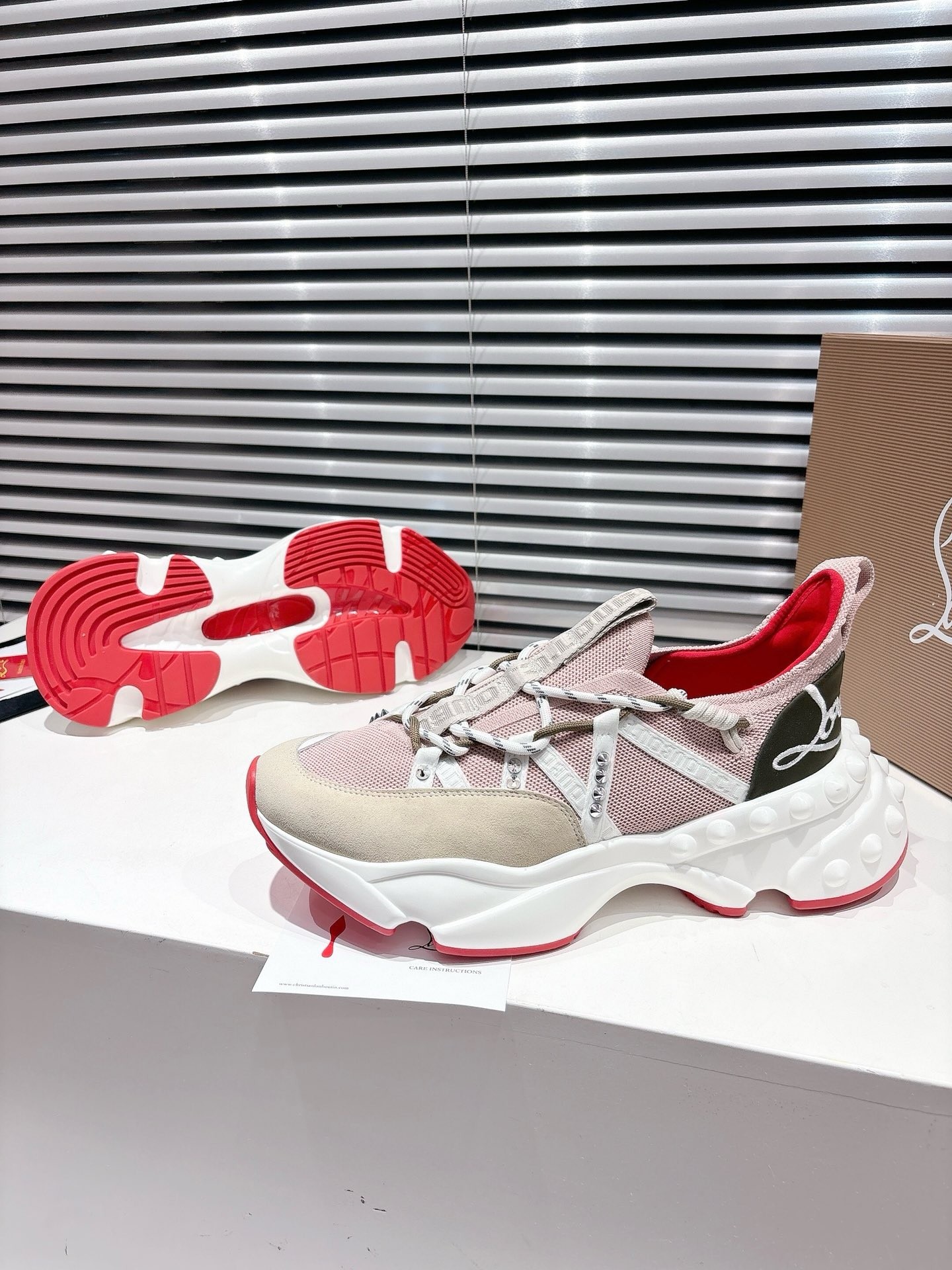 Replica Shoes | High-Quality Designer Sneakers & Footwear