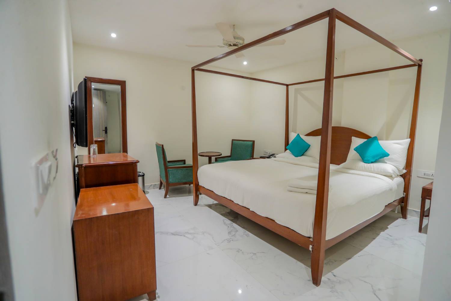 Hotels near Naya Bazar Gwalior