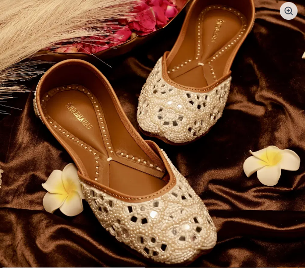 Exquisite Kundan Work Sarees Reflecting Luxury and Traditional Craftsmanship Gracefully