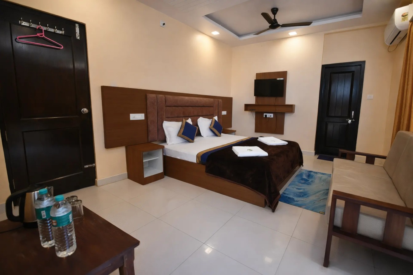 Sea View Room in Murdeshwar with Stunning Ocean Views