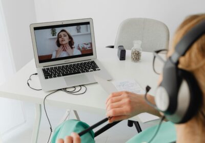 pexels-karola-g-7195114