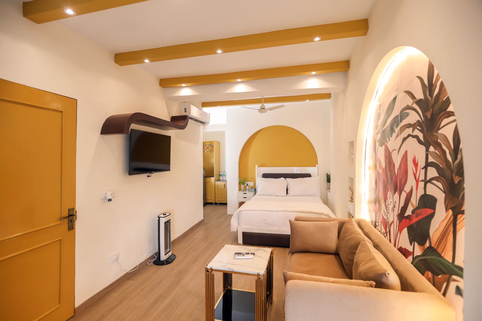 Homestay with Parking & Kitchen in South Delhi