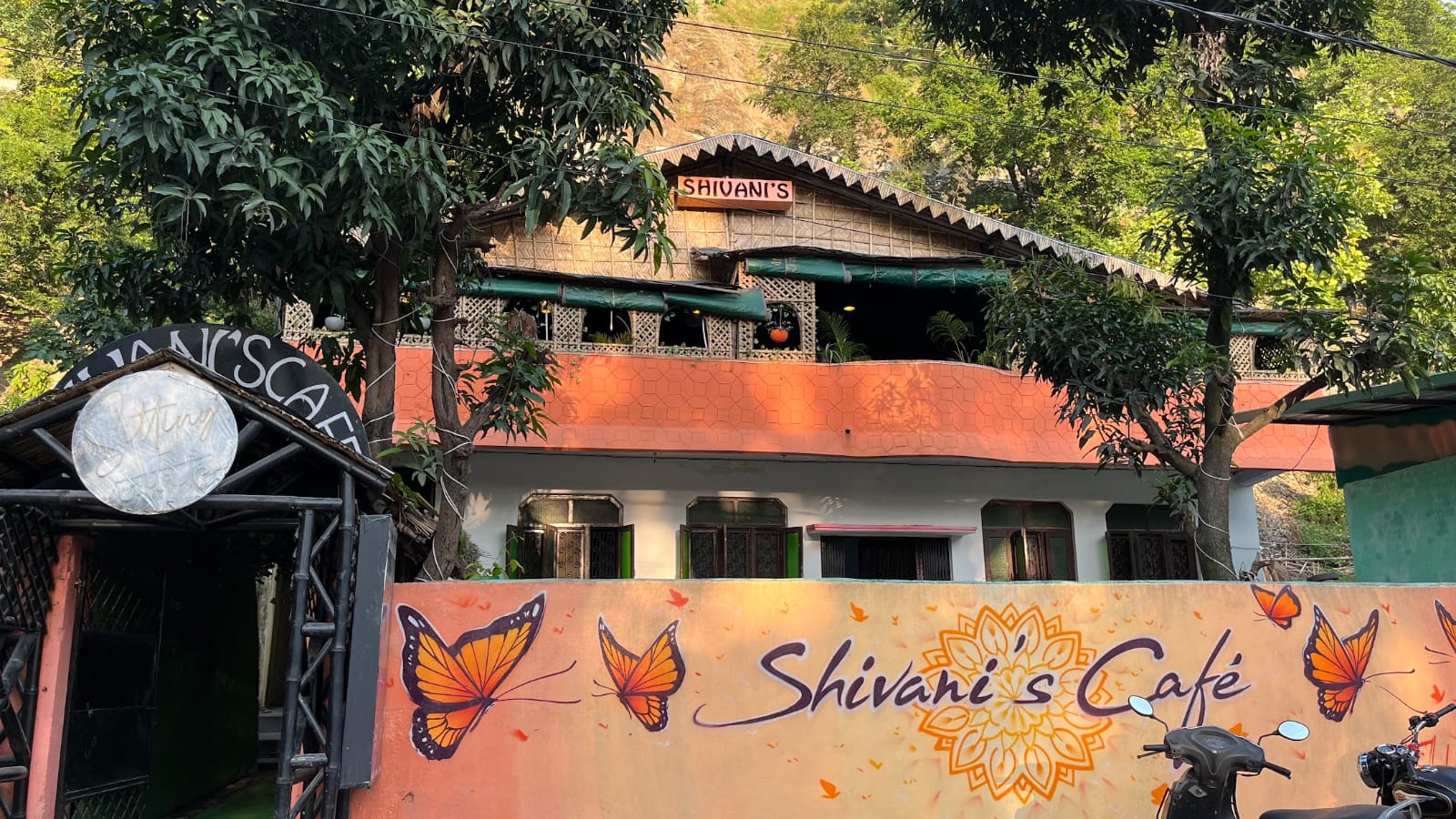 Best Cafe in Laxman Jhula, Rishikesh
