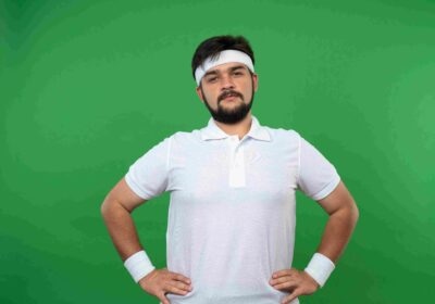 compressed_confident-young-sporty-man-wearing-headband-wristband-putting-hands-hip